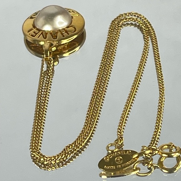 CHANEL Logo Pearl Round Gold Tone Pendant Necklace - Picture 9 of 12